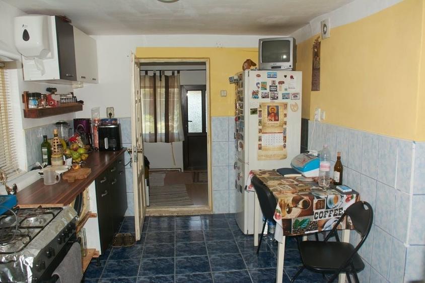 Casă cu 4 camere în Stoenești