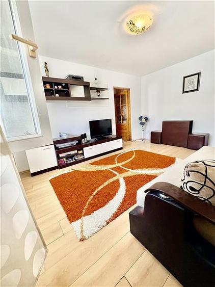Apartament cu 2 camere semidecomandat, mobilat în Est