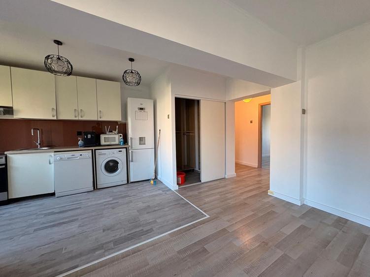 Apartament cu 3 camere în Tineretului