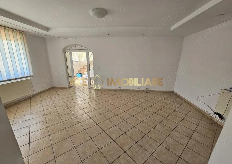 Casă individuală cu 6 camere cu Canalizare în Mihai Bravu