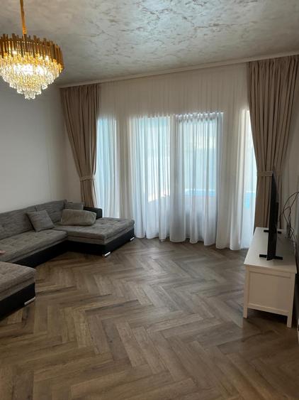 Casă cu 4 camere cu Piscina în Strejnicu