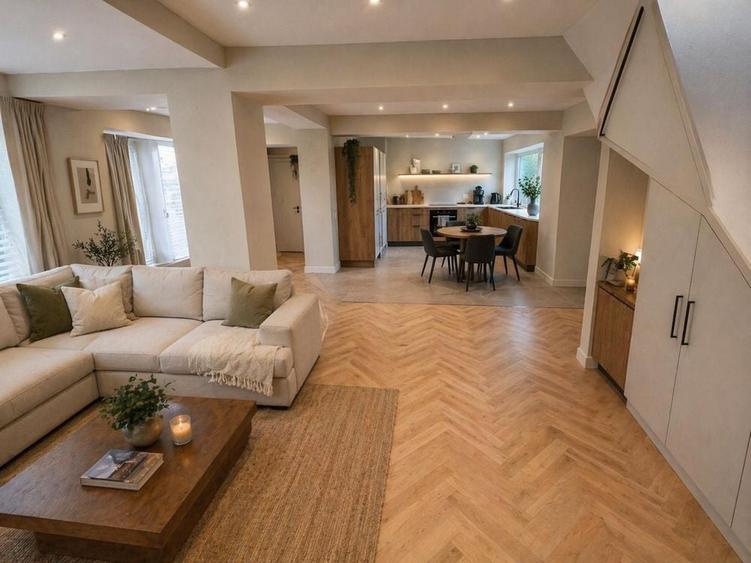 Casă cu 4 camere cu Teren 555 Mp în Central