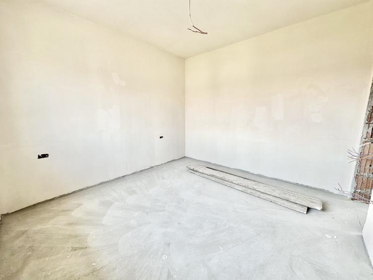 Duplex cu 3 camere cu Canalizare în Moșnița Nouă