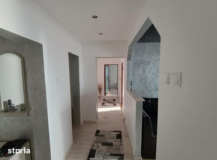 Apartament cu 3 camere decomandat în Tulucești