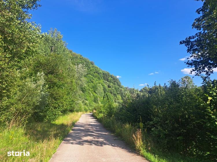 Teren de 2700 mp, în Mara