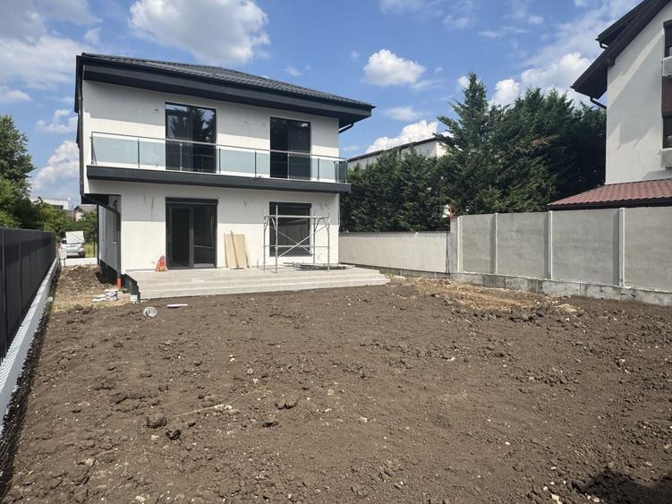Casă individuală cu 4 camere cu Canalizare în Central