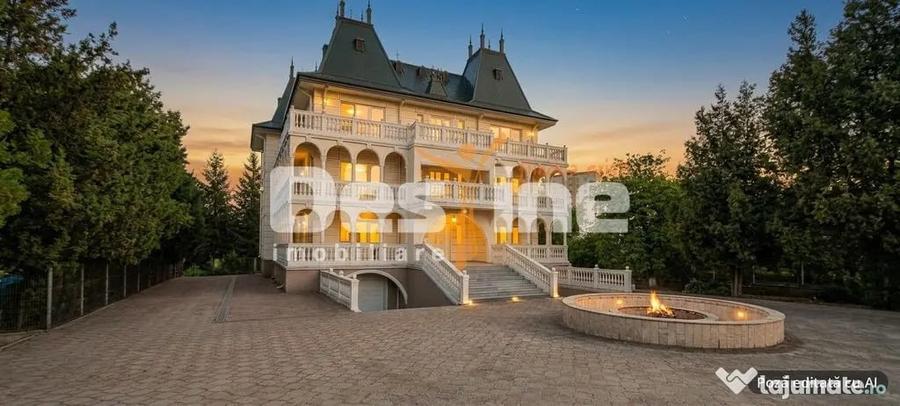 Casă cu 14 camere cu Teren 4000 Mp în Central