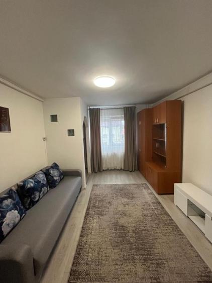 Garsonieră decomandată în Iris