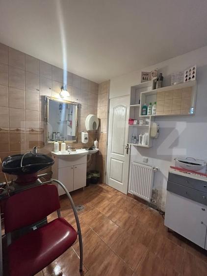 Apartament cu 5 camere decomandat, mobilat în Reghin