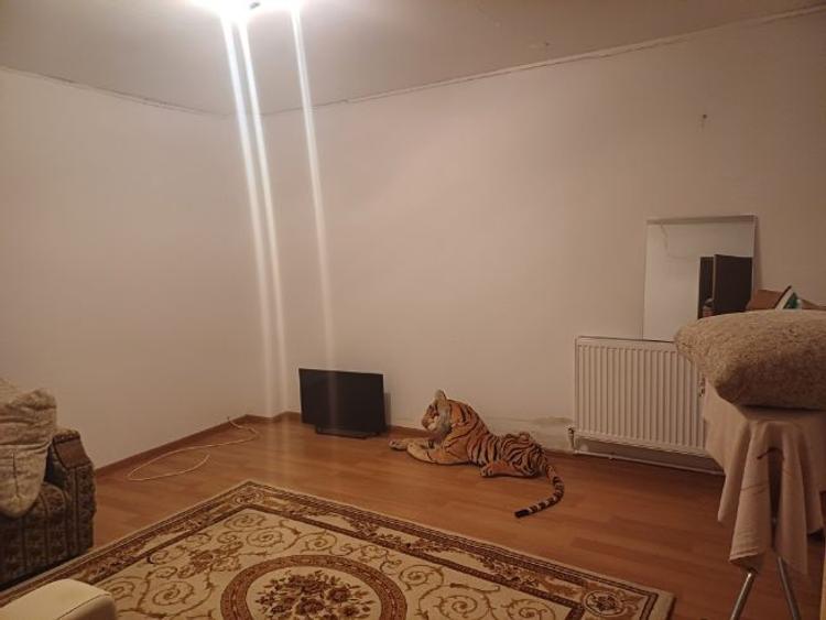 Casă cu 3 camere cu Canalizare în Giulești