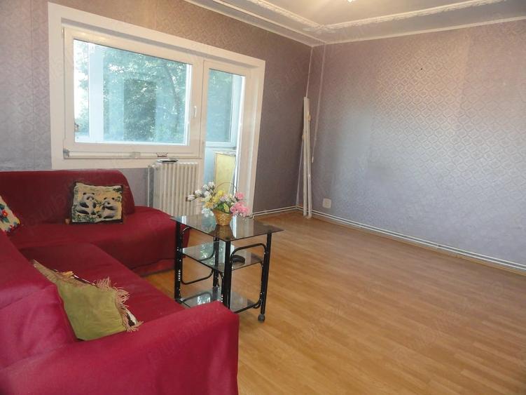 Apartament cu 4 camere decomandat în Micălaca