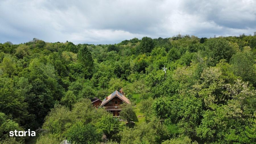 Casă cu Teren 31000 Mp în Corbi