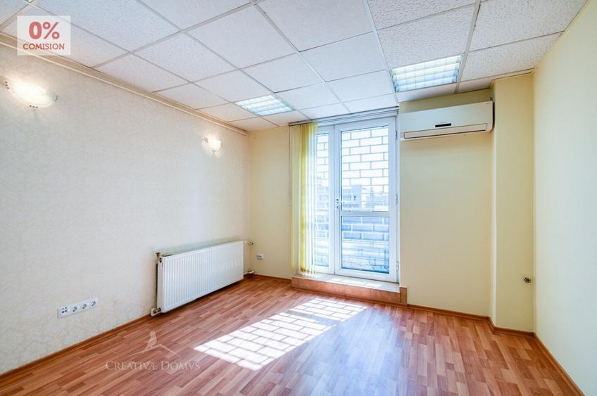 Apartament cu 5 camere decomandat în P-ța Victoriei