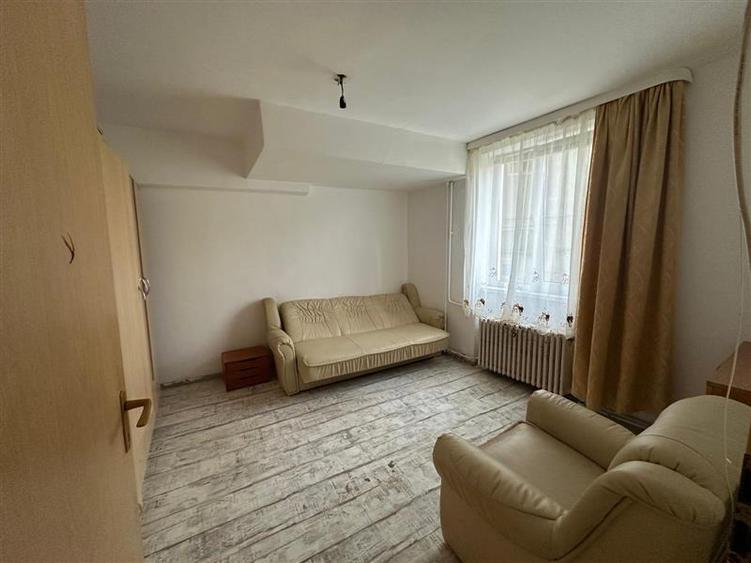 Apartament cu 2 camere semidecomandat, mobilat în Moroasa 2