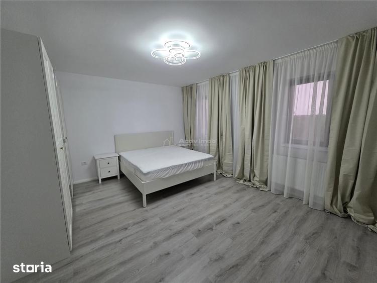 Apartament cu 3 camere semidecomandat în 1 Decembrie