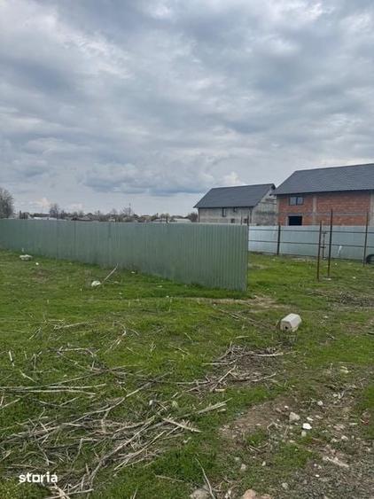 Teren de 305 mp, în Chercea