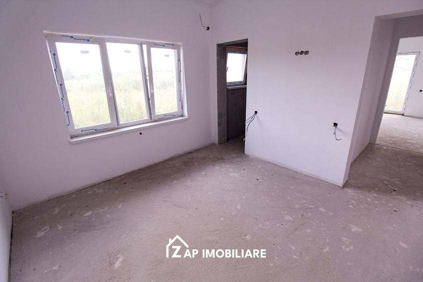 Casă individuală cu 5 camere cu Canalizare în Corunca