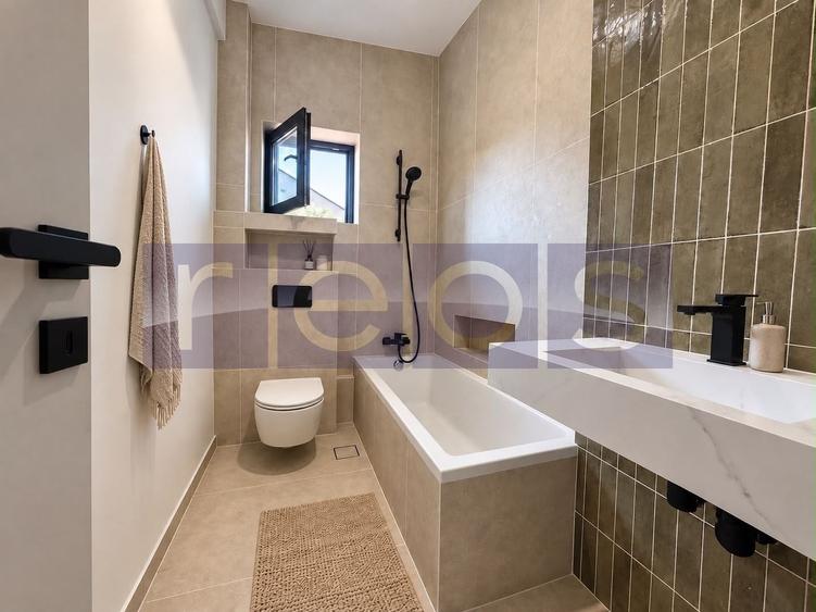 Apartament cu 3 camere semidecomandat în Primăverii