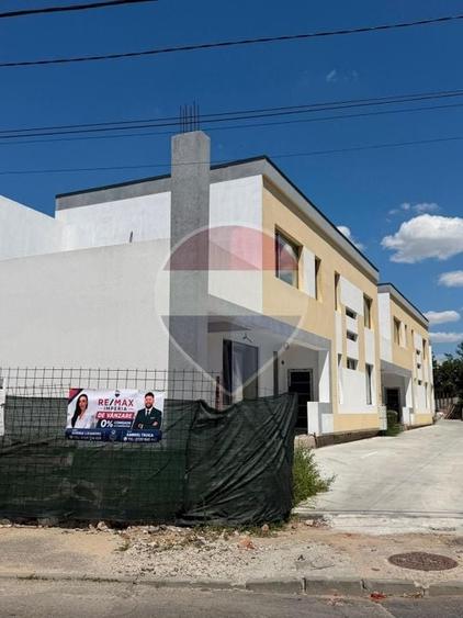 Casă cu 4 camere cu Teren 1200 Mp în Central