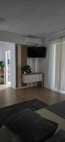 Garsonieră decomandată în Calea București