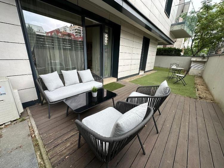Apartament cu 3 camere semidecomandat în Floreasca