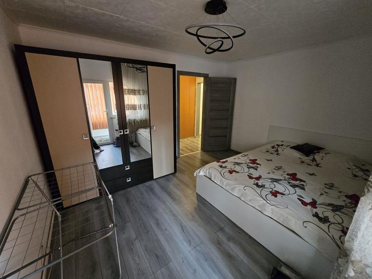 Apartament cu 4 camere decomandat în 1 Mai