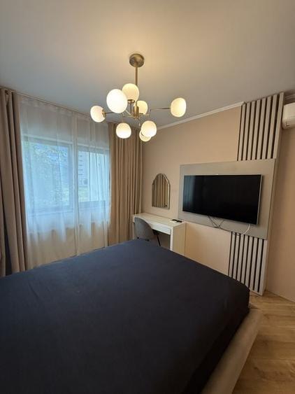 Apartament cu 3 camere semidecomandat, mobilat în Pipera