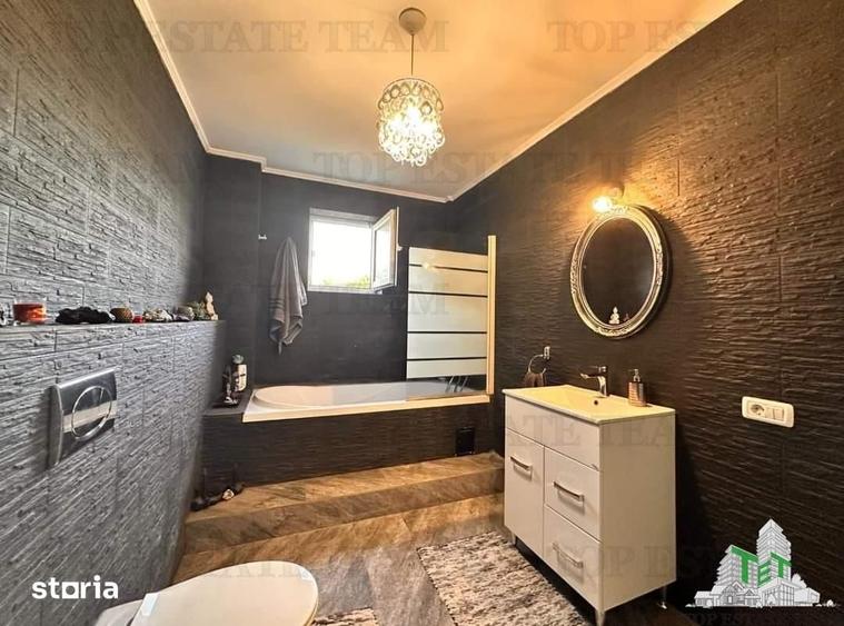 Casă cu 9 camere cu Teren 1412 Mp în Palazu Mare