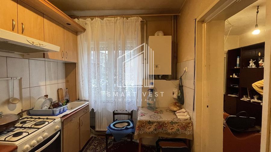 Apartament cu 4 camere semidecomandat, mobilat în Micro 15