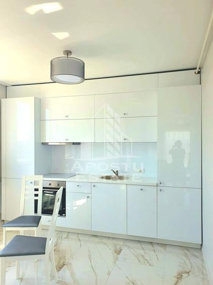 Apartament cu 3 camere semidecomandat în Malul Mureșului