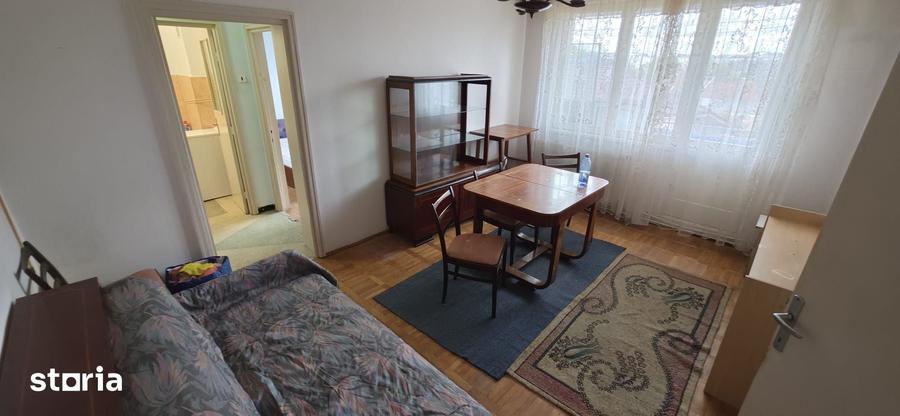 Apartament cu 3 camere semidecomandat în Șerbănești