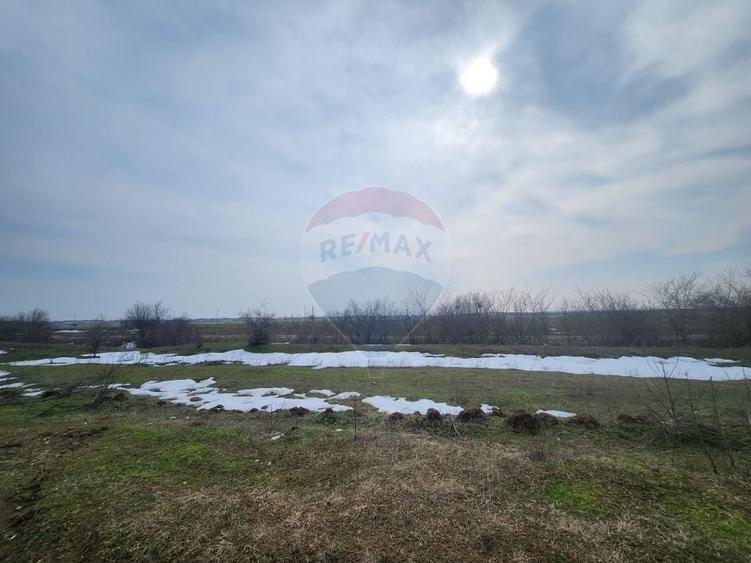 Teren Construcții intravilan de 34260 mp, în Dârvari