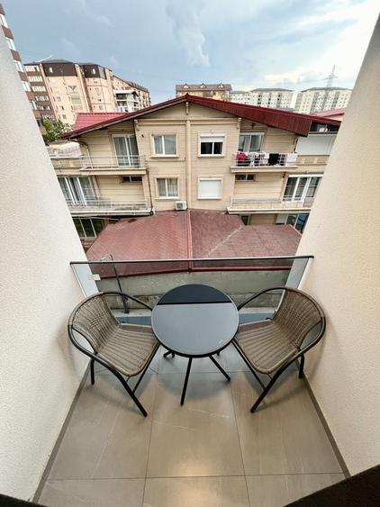 Garsonieră decomandată în Roșu