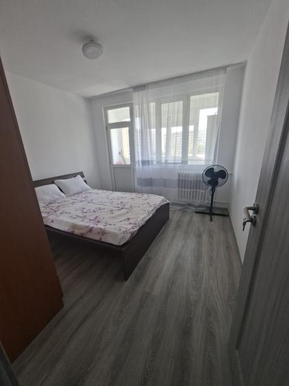 Apartament cu 3 camere semidecomandat în Obor
