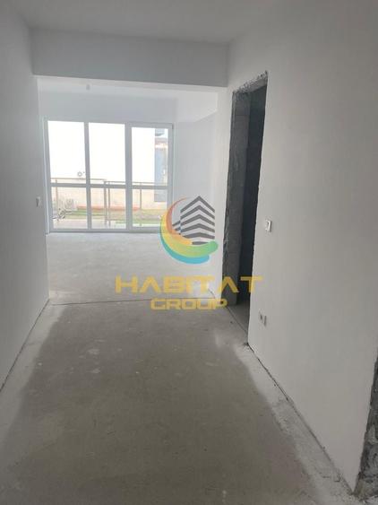 Apartament cu 3 camere semidecomandat în Berceni