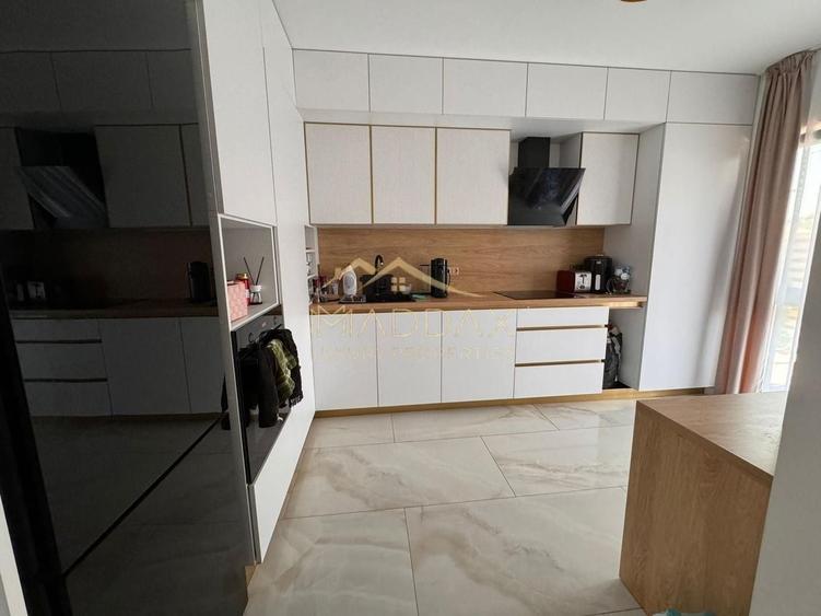 Casă individuală cu 6 camere cu Canalizare în Tunari