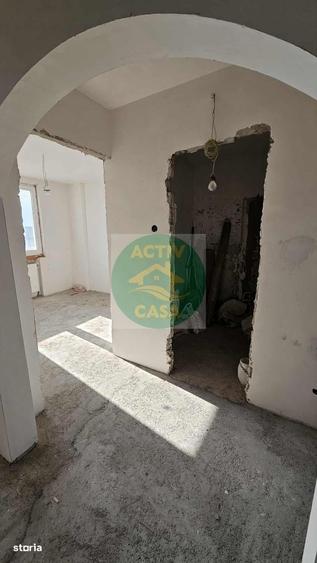 Apartament cu 3 camere decomandat în Central