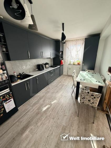 Apartament cu 3 camere semidecomandat, mobilat în Florești