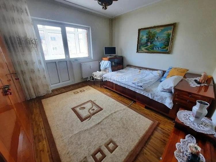 Apartament cu 3 camere decomandat în Sebastian