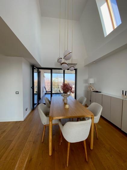 Apartament cu 4 camere în P-ta Presei Libere