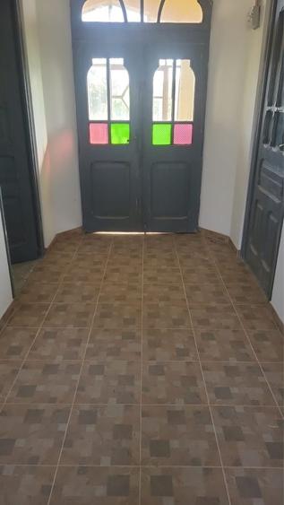 Casă cu 4 camere în Vânători