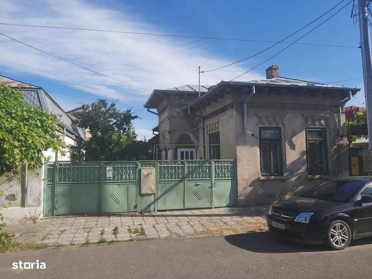 Casă cu 4 camere cu Teren 469 Mp în Central