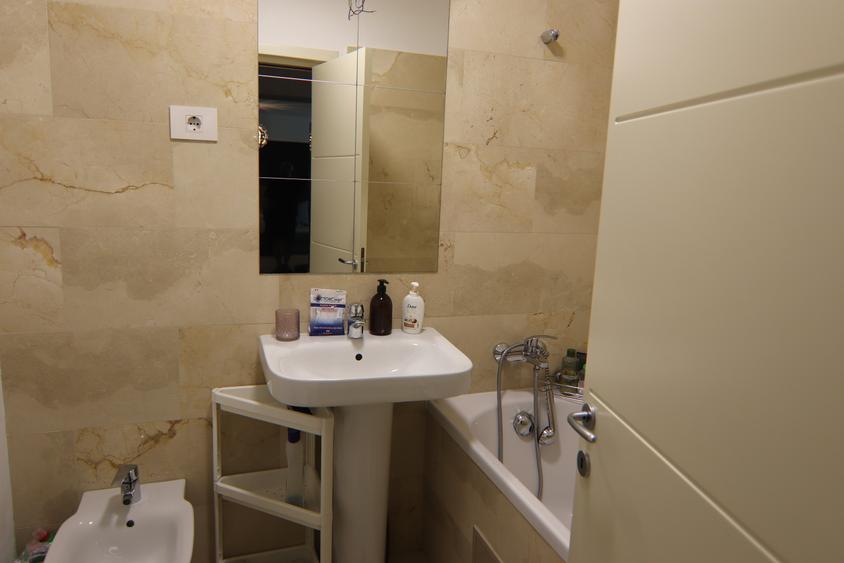Apartament cu 3 camere decomandat în Tătărași