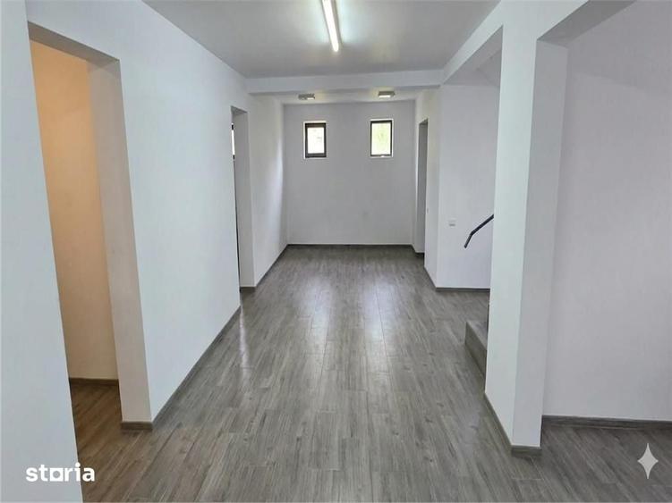 Casă cu 5 camere cu Teren 455 Mp în Sud