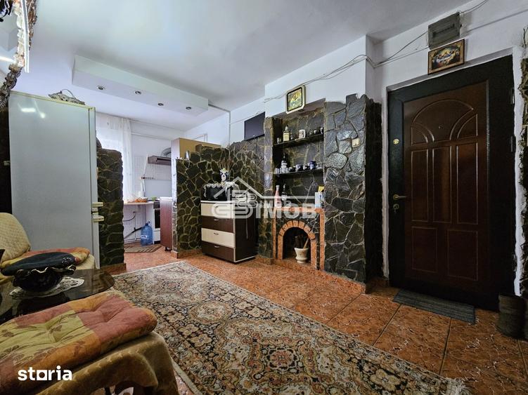 Apartament cu 3 camere semidecomandat în Micro 5