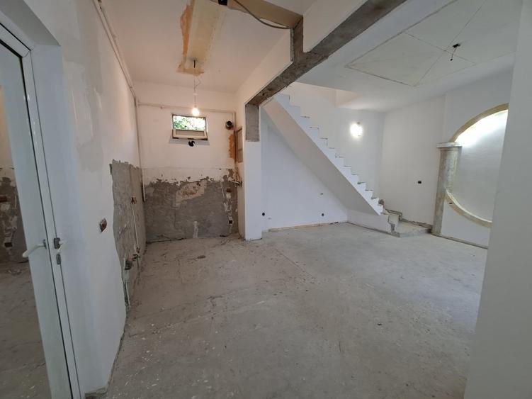 Casă cu 4 camere cu Teren 145 Mp în Unirii