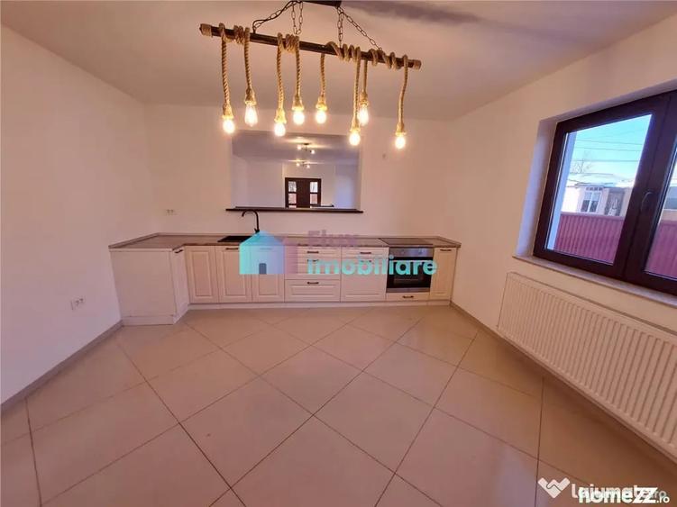 Casă cu 6 camere cu Teren 759 Mp în Liteni (Moara)