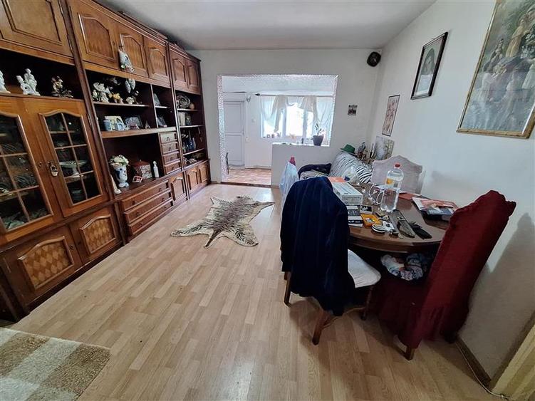 Apartament  2 camere semidecomandat , zona Milcov - 19