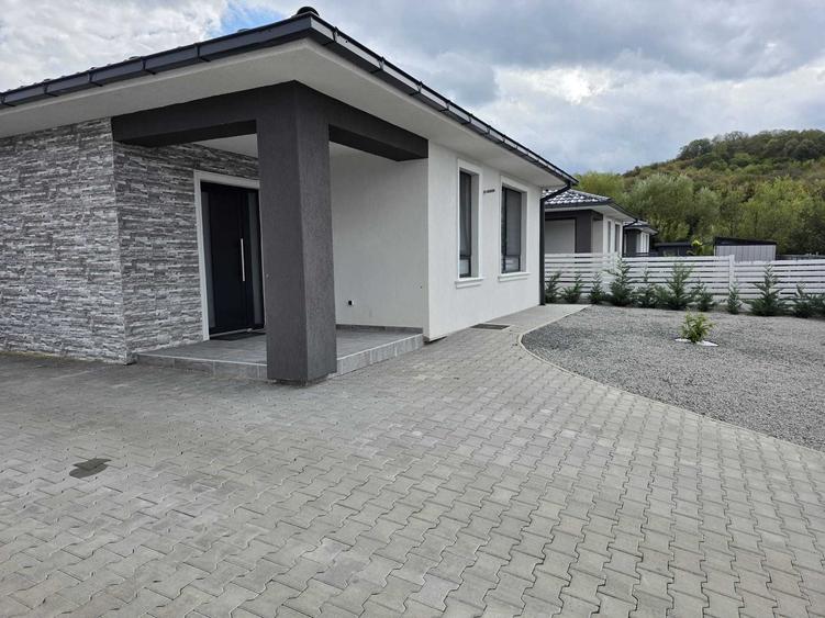 Casă cu 3 camere cu Teren 500 Mp în Șărmășag
