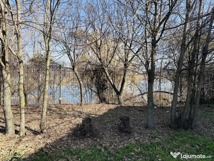 Casă cu 1 camere cu Teren 2500 Mp în Roșu